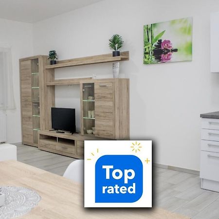 Trika Apartman Sarvar Exterior photo