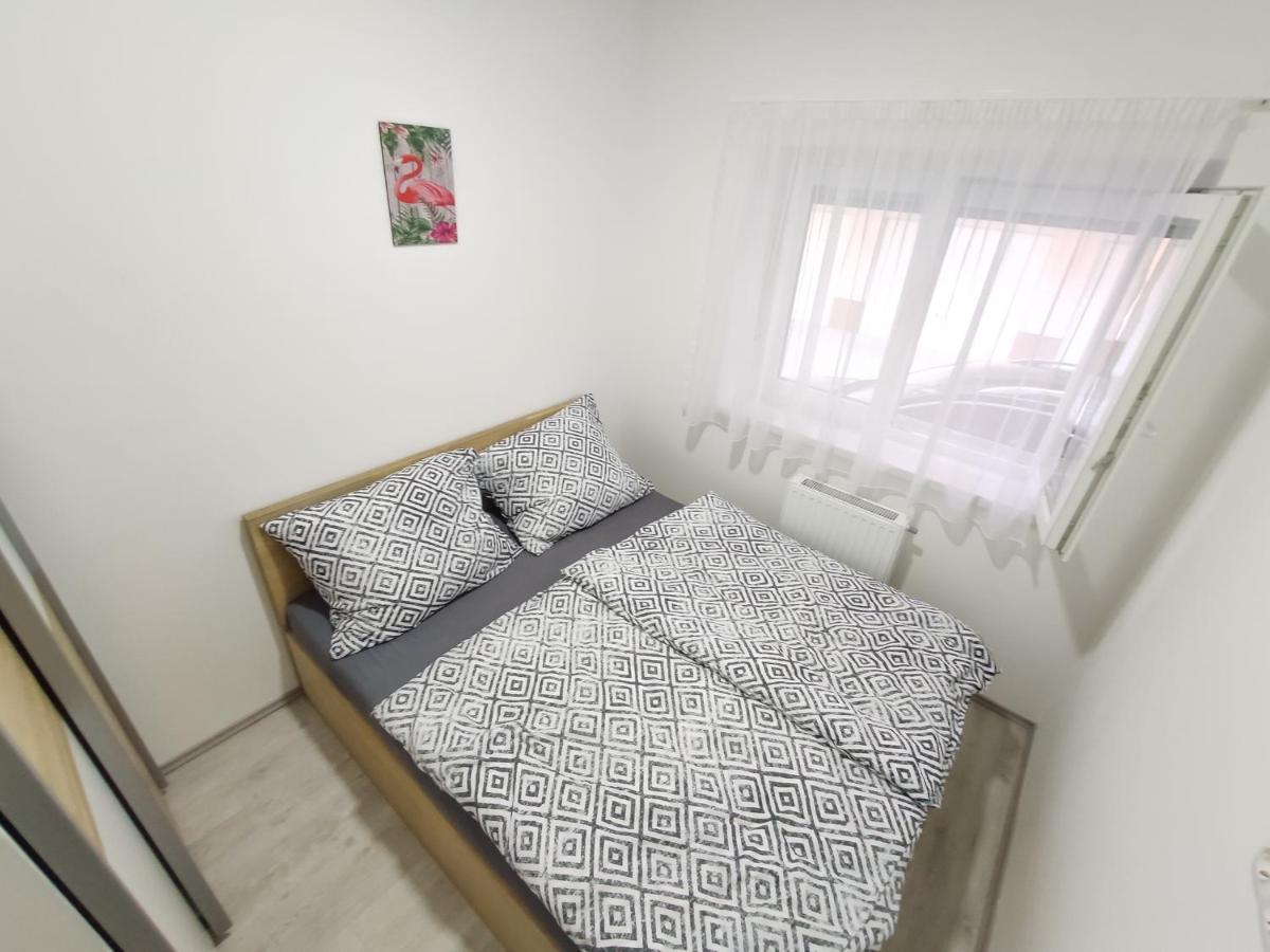 Trika Apartman Sarvar Exterior photo