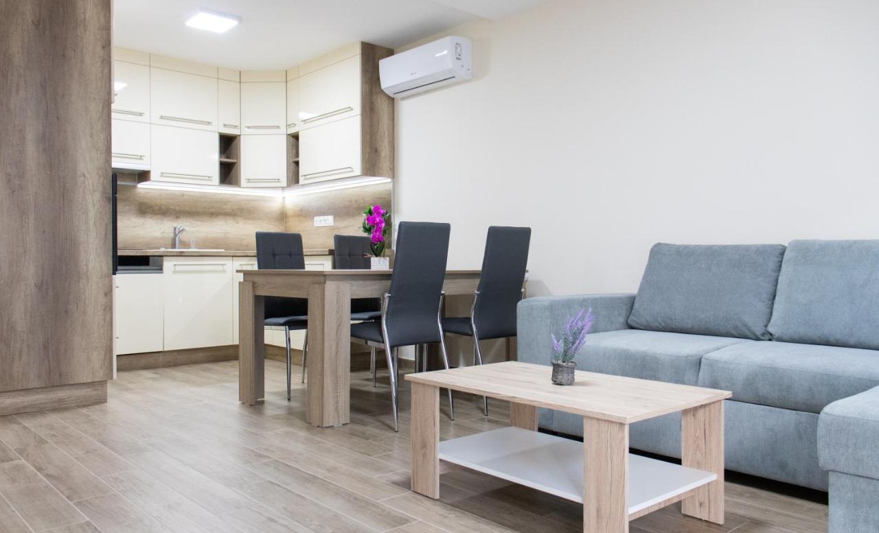 Trika Apartman Sarvar Exterior photo