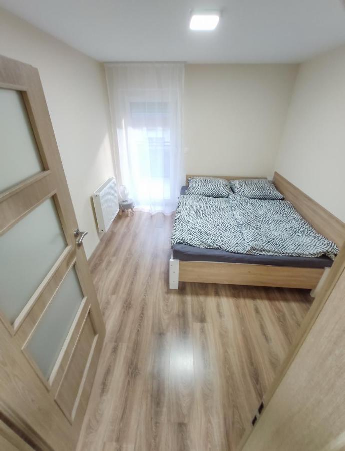 Trika Apartman Sarvar Exterior photo