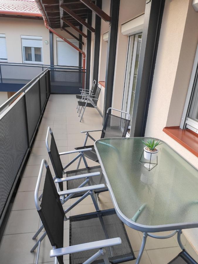 Trika Apartman Sarvar Exterior photo