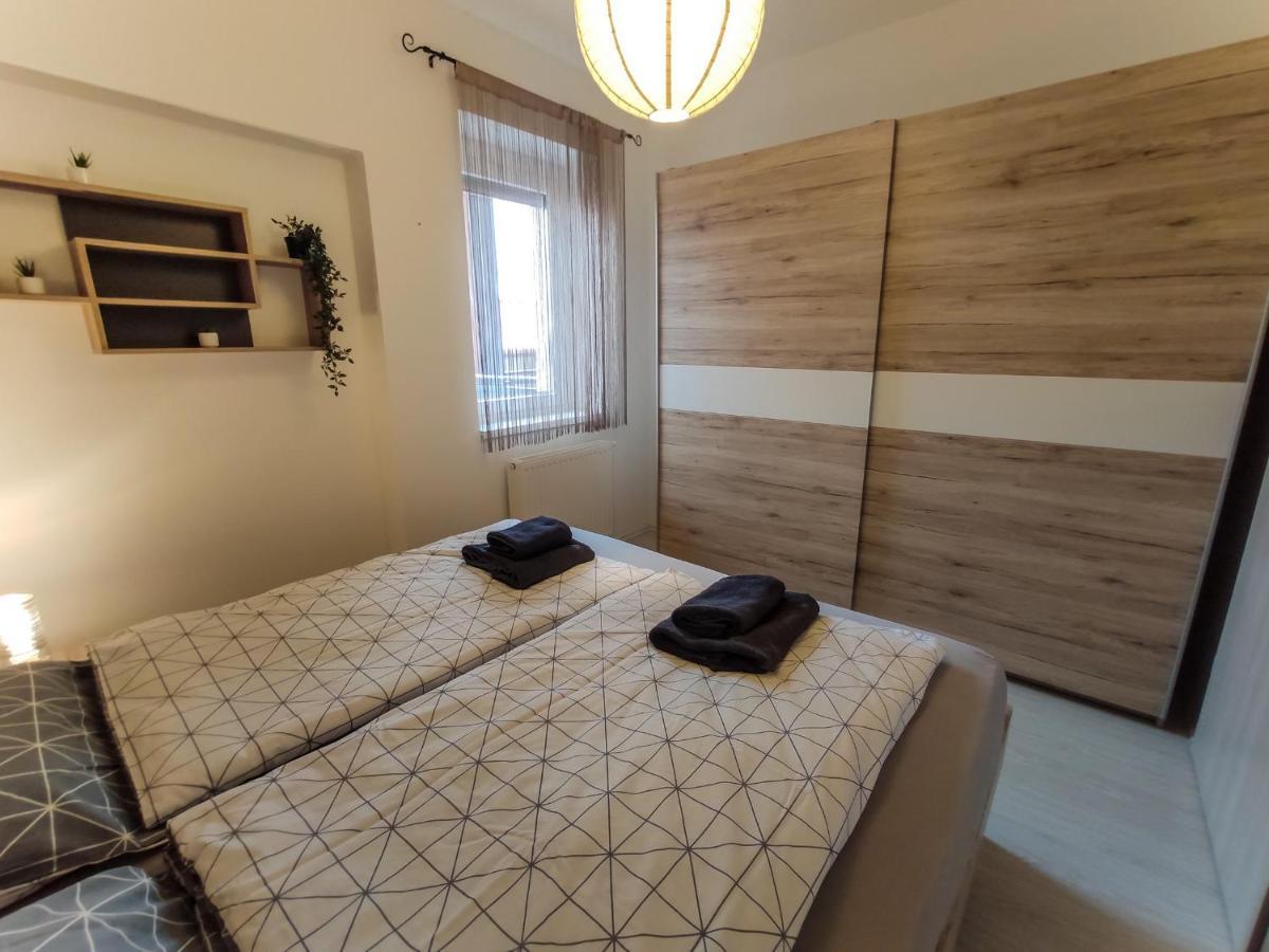 Trika Apartman Sarvar Exterior photo