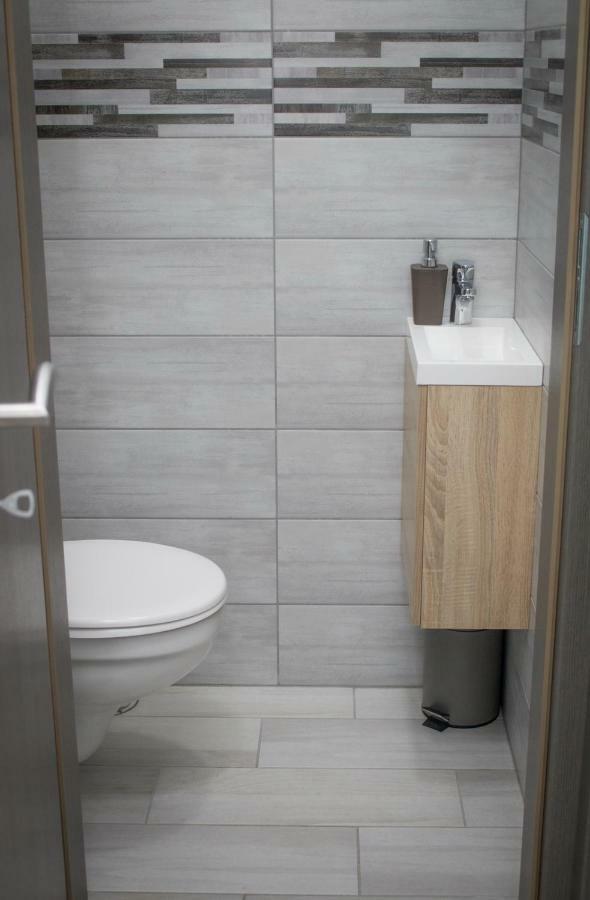 Trika Apartman Sarvar Exterior photo