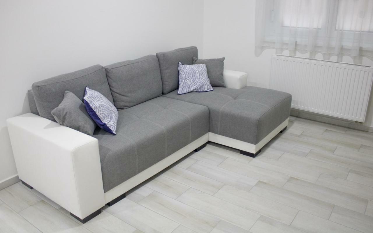 Trika Apartman Sarvar Exterior photo